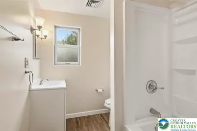 4061 Hampshire Court, South Whitehall Township, PA 18104 - Photo 17