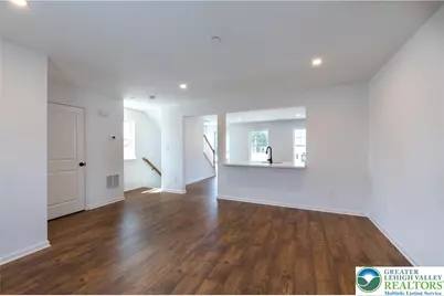 560 Long Street #4, Emmaus Boro, PA 18049 - Photo 3