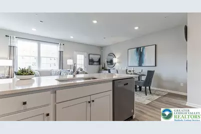 1264 Susan Circle, Upper Macungie Township, PA 18031 - Photo 5