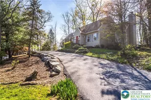 631 Bishops Pl, Lehigh Township, PA 18067 - Photo 5