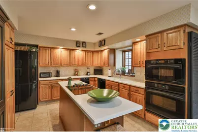 2820 Sheffield Drive, Lower Macungie Township, PA 18049 - Photo 21