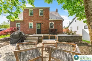 2033 Brown St, Allentown City, PA 18104 - Photo 9