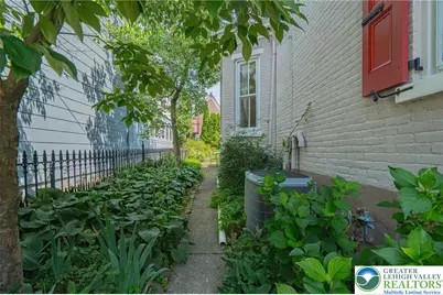 39 E Wall Street, Bethlehem, PA 18018 - Photo 3