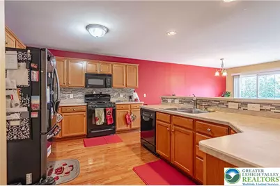 2225 S Dauphin Street, Salisbury Township, PA 18103 - Photo 9