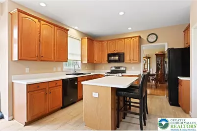 7128 Periwinkle Drive, Lower Macungie Township, PA 18062 - Photo 13