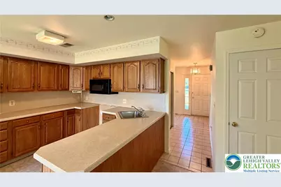 7033 Versailles Square, Bethlehem City, PA 18017 - Photo 11