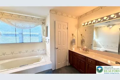 7033 Versailles Square, Bethlehem City, PA 18017 - Photo 15