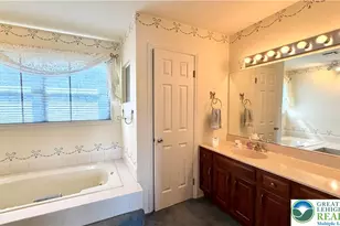 7033 Versailles Square, Bethlehem City, PA 18017 - Photo 15