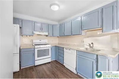 1547 Creekside Road #B4-2, Whitehall Township, PA 18052 - Photo 13