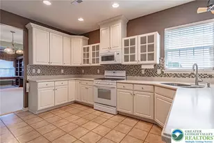 6634 Blue Heather Ct, Lower Macungie Township, PA 18062 - Photo 11