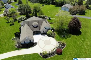 141 Clovershire Dr, Bushkill Twp, PA 18064 - Photo 3