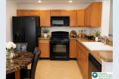 8460 Cromwell Court, Upper Macungie Township, PA 18031 - Photo 3