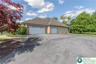 268 Jefferson Pl, Lower Nazareth Twp, PA 18020 - Photo 3