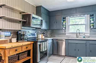525 Royal Manor Rd, Williams Township, PA 18042 - Photo 3