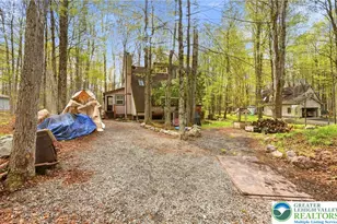 2219 Maple Leaf Ct, Coolbaugh Twp, PA 18347 - Photo 3