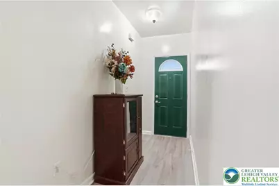 402 Wyandotte Street, Bethlehem City, PA 18015 - Photo 3