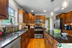 136 Redstone Dr, Bushkill Twp, PA 18064 - Photo 7