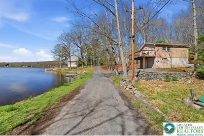 6430 E Lakeshore Drive, Middle Smithfield, PA 18302 - Photo 23