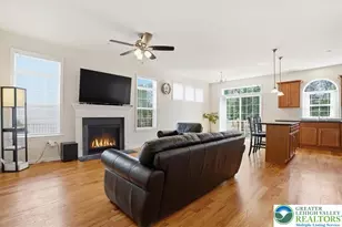 2207 Huntington Ln, Easton, PA 18040 - Photo 9