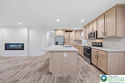 1318 Aylesbury Road, Lehigh Township, PA 18088 - Photo 13