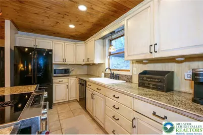 1254 Sky High Terrace, Chestnuthill Twp, PA 18330 - Photo 17
