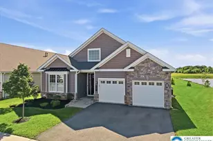 3991 Victors Way, Easton, PA 18045 - Photo 3