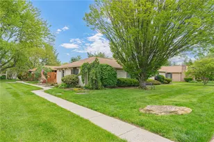 2807 Springhaven Pl, Macungie Boro, PA 18062 - Photo 3