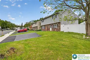 302 Lockridge Ln, Alburtis Boro, PA 18011 - Photo 3