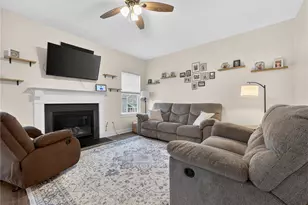 814 Blackheath Ln, North Catasauqua Bor, PA 18032 - Photo 9
