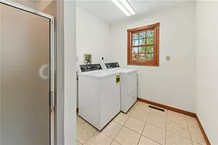 1975 Mountain Hill Ln, Lower Saucon Township, PA 18055 - Photo 11