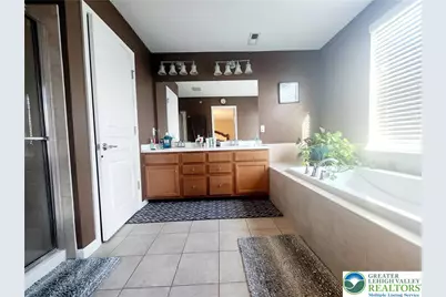 8668 Mayfair Court, Upper Macungie Township, PA 18031 - Photo 19