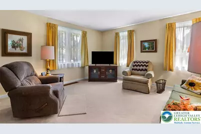 132 S Spruce Street, Nazareth Boro, PA 18064 - Photo 3