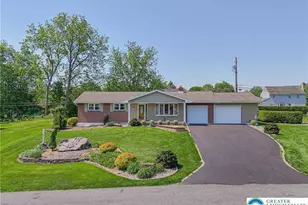 5902 Holiday Dr, Upper Macungie Township, PA 18104 - Photo 3
