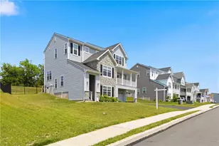 5052 Bellflower Dr, North Whitehall Township, PA 18078 - Photo 3