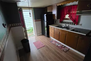 243 Pierce St, Pottsville, PA 17901 - Photo 7