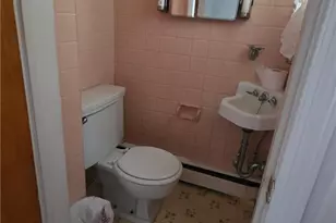 243 Pierce St, Pottsville, PA 17901 - Photo 5