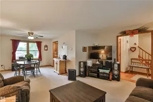 7049 Carriage Dr, Upper Saucon Township, PA 18036 - Photo 7