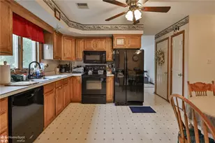 7049 Carriage Dr, Upper Saucon Township, PA 18036 - Photo 11