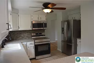 100 Rose Ct, Glendon Boro, PA 18042 - Photo 7
