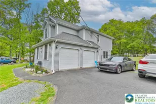 4608 W Pine Ridge Dr, Bushkill, PA 18324 - Photo 3