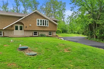 1040 Riverview Drive, Lehigh Township, PA 18088 - Photo 3