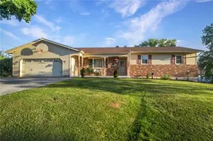 5560 Fairway Dr, Exeter Township, PA 19606 - Photo 1