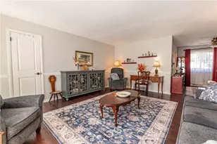 116 Oxford Dr, Palmer Twp, PA 18045 - Photo 5