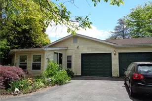 8166 Sharon Dr, Washington Township, PA 18080 - Photo 3