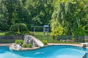 1371 Stoke Park Rd, Hanover Twp, PA 18017 - Photo 9