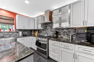 6840 Scenic View Dr, Lower Macungie Township, PA 18062 - Photo 9