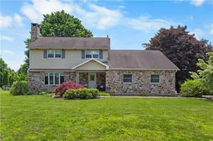 679 Cherry Hill Rd, Bushkill Twp, PA 18064 - Photo 1