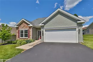 5424 Traditions Dr, Upper Saucon Township, PA 18036 - Photo 3