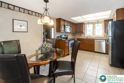 1148 Meadowbrook Circle W, Allentown City, PA 18103 - Photo 13