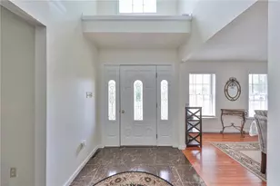 42 Louis Cir, Butler Twp, PA 18222 - Photo 9